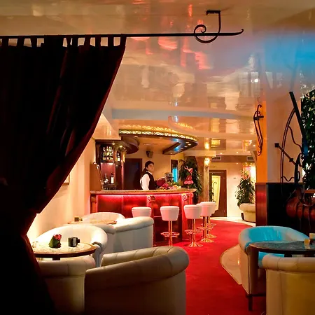 Хотел капитол 4*