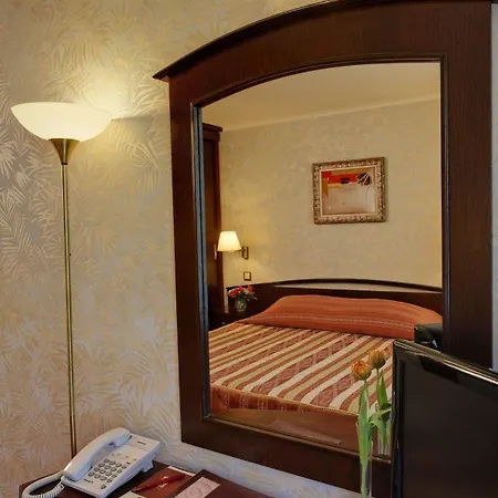 капитол 4*